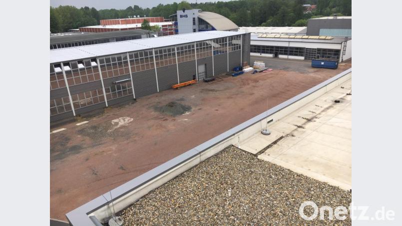 Auf dieser Fläche ist die neue Halle für die Produktion von Digitaldruckmaschinen geplant. Bild: phs