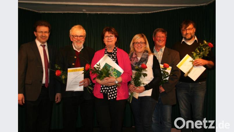 Ehrungen beim Kirchenchor: Im Bild von links Berthold Strahl, Otmar Siegle, Erna Paulus, Irene Meier, Arnold Köllner und Wenz Brenner. Bild: fpoz