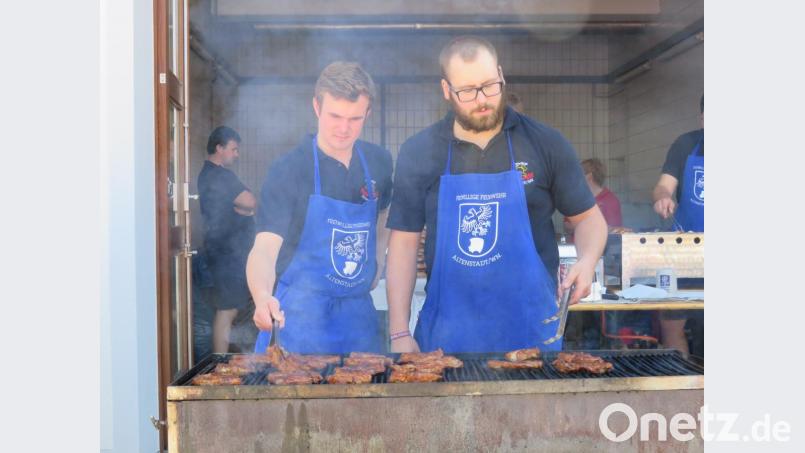 Bei herrlichem Sonnenschein feiert die Freiwillige Feuerwehr ihr 10. Bierfest. Bild: adj