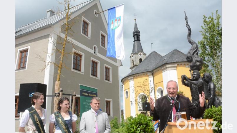 Bezirkstagspräsident Franz Löffler, schloss die Runde der Grußredner ab. Bild: Gabi Schönberger