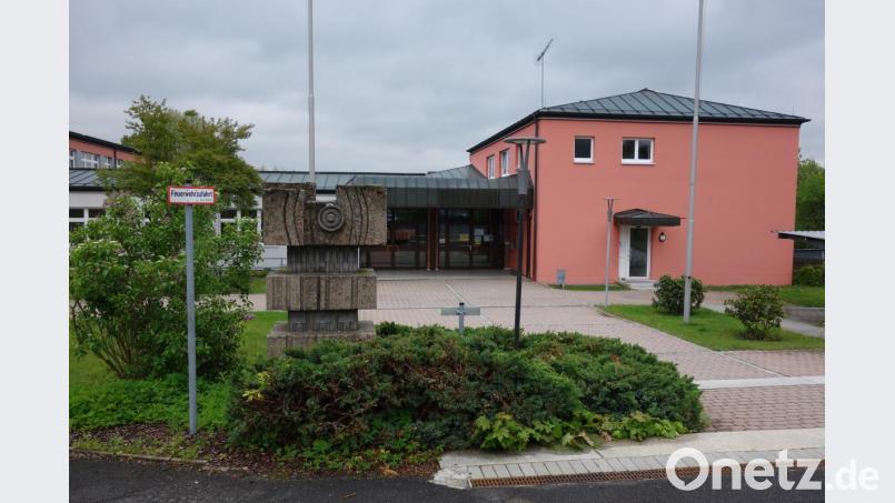 Seit Ende 1969 befindet sich die Waidhauser Schule in diesem Gebäude. Das 50-jährige Jubiläum wird bereits am Samstag groß gefeiert. Bild: fjo