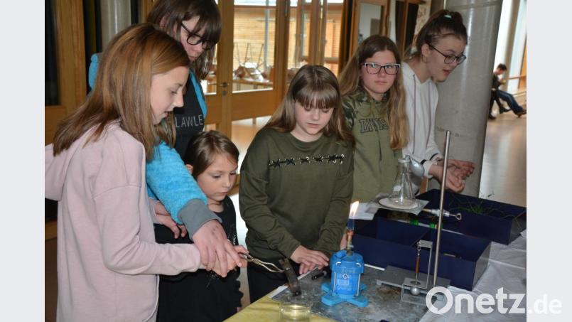Die Experimentierfreude war den Kindern anzusehen. Bild: jr