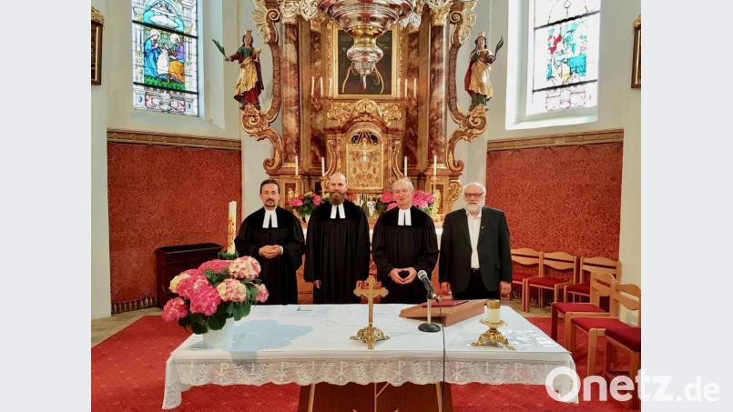 Die Pfarrer Stefan Fischer, David Scherf, Heinrich Arweck und Alfred Lindner (von links) gestalteten den Gottesdienst der drei evangelischen Kirchengemeinden in der katholischen Wallfahrtskirche am Mausberg. Bild: wku