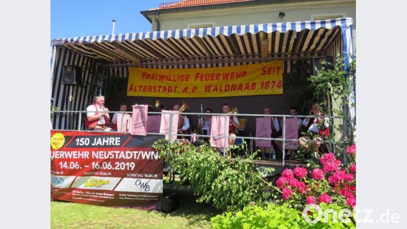 Bei herrlichem Sonnenschein feiert die Freiwillige Feuerwehr ihr 10. Bierfest. Bild: adj