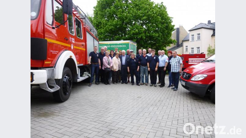 Die Pressather Feuerwehrler fühlen sich wohl in der Erzgebirgsstadt. Ihr Dank gilt vor allem Wehrleiter Heiko Thiel (links) und der „Frauenbeauftragten“ der Schlettauer Wehr, Heidrun Krüger (Mitte), die sich mit ihrer gesamten Mannschaft um die Gäste kümmerten. Bild: is