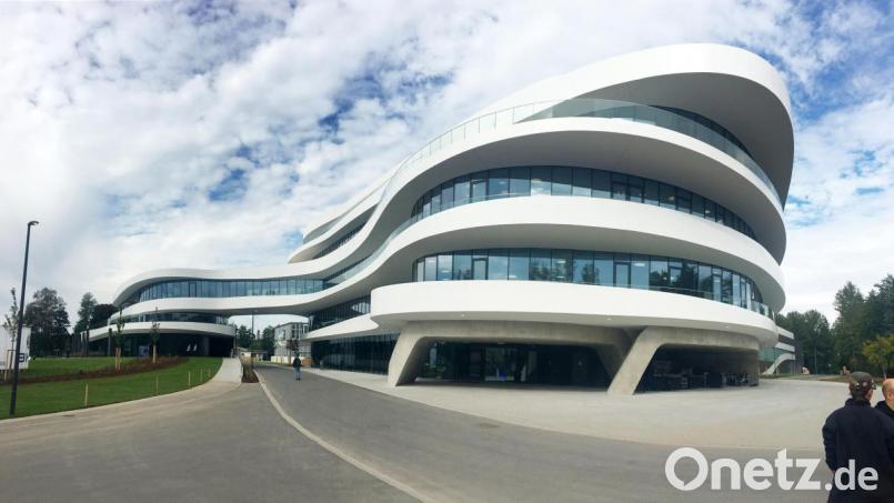 Das Life-Cycle-Building der BHS Corrugated ist zweifelsohne ein Hingucker. Eine ähnlicher Bau soll ab nächstem Jahr unmittelbar daneben entstehen. Bild: Gabi Schönberger