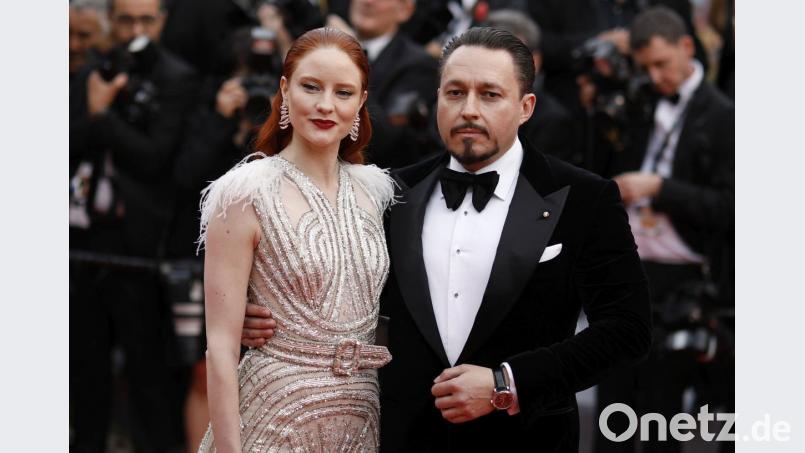 Barbara Meier mit ihrem Ehemann, dem österreichischen Unternehmer Klemens Hallmann, bei den Filmfestspielen in Cannes Mitte Mai. Bild: Petros Giannakouris/dpa