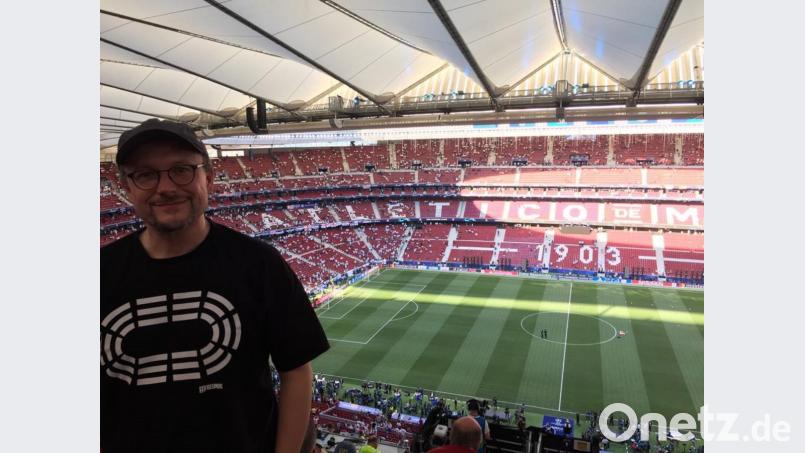 Christoph Hahn aus Gärmersdorf im Stadion Wanda Metropolitano in Madrid. Für den 47-Jährigen ist es das zehnte Champions-League-Finale in Serie: „Nächstes Jahr in Istanbul bin ich wieder dabei.“ Bild: privat