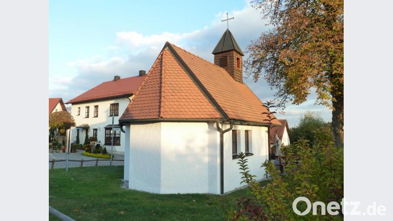 Das Kirchlein in Ödmiesbach steht nicht nur in der Mitte des Ortes, es soll auch vom neu gegründeten Heimat- und Kapellenverein profitieren. Ein weiterer Vereinszweck ist eine lebendige Dorfgemeinschaft, wofür es bereits einige Ideen gibt. Bild: Portner
