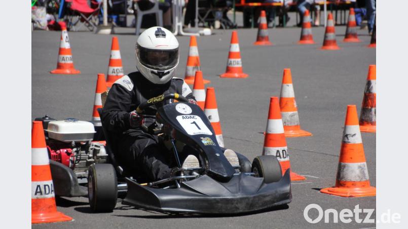 Rasanter Kartsport wurde beim „Ritt durch die Pylonen“ beim 42. ADAC Jugendkart-Slalom des AC Waldershof geboten. Mit 119 Startern konnte der ACW ein Rekordteilnehmerfeld vorweisen. Bild: kro