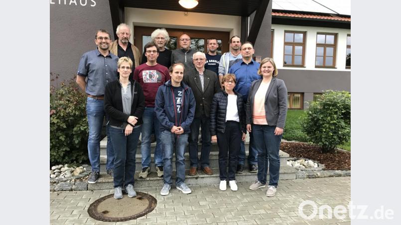 Der neue Vorstand der Teilnehmergemeinschaft Theisseil 2, der sich in den nächsten sechs Jahren um alle Belange in Sachen Dorferneuerung kümmern muss. Bild: eig