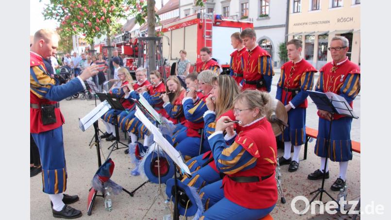 Der Spielmannszug der Feuerwehr Erbendorf umrahmte auch den Gottesdienst. Bild: kro