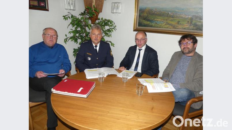 Mit viel statistischen und Einzelfallerkenntnissen wartete Erster Polizeihauptkommissar Werner Stopfer beim Sicheheitsgespräch mit den Bürgermeistern der VG auf. Bild: rn