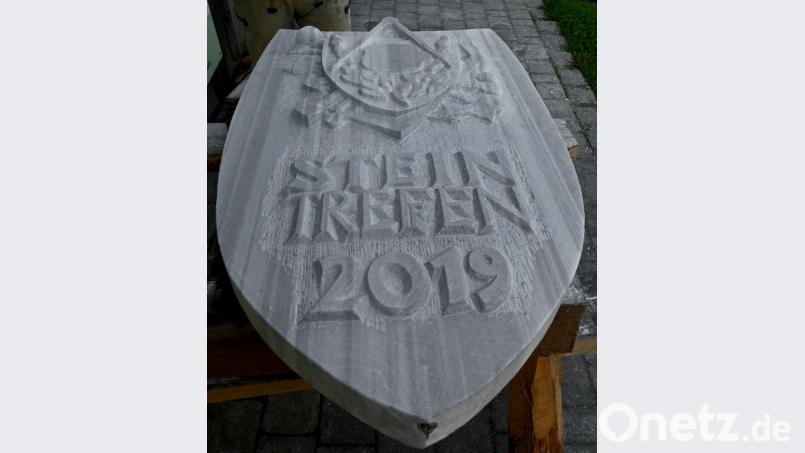 Ein Andenken aus Marmor erinnert künftig im Außenbereich an das Steintreffen 2019. Bild: tr