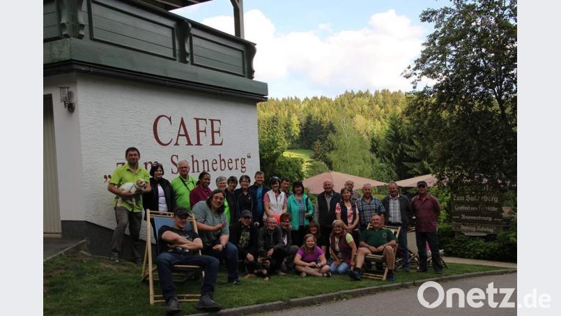 Bestens zufrieden waren die Wanderfreunde um Ernst Meindl (rechts im Liegestuhl). Bild: gz