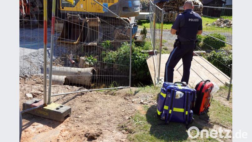 Das Absperrgitter zum Flötzbach ist einen Spalt offen. Hier geriet der 59-Jährige in den Bach. Bild: bkr