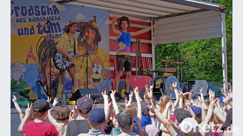 Die Mitmachmusik von "Rodscha aus Kambodscha und Tom Palme" begeisterte besonders die Kinder. Bild: twi