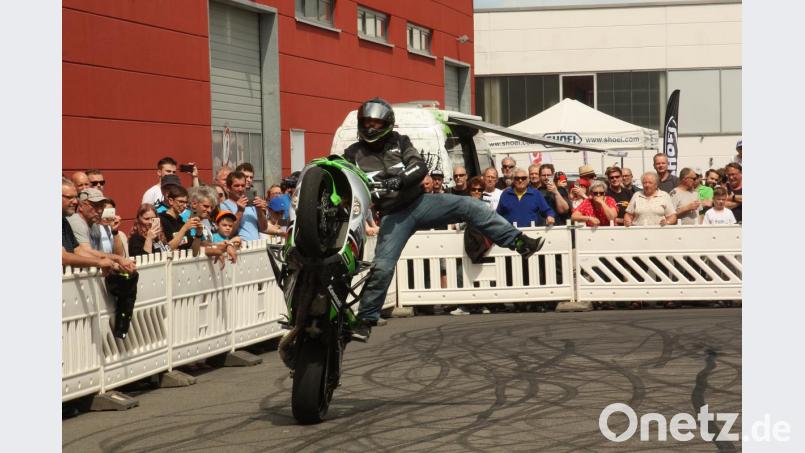 Stuntrider Chris Rid zeigt actiongeladene Kunststücke. Bild: R. Kreuzer