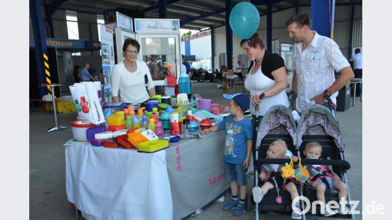 Mit Kind und Kegel war die Firma Reger Bau beim &quot;Tag der offenen Tür&quot; erste Anlaufstelle für Familien. Informationen über alles Mögliche waren sicher. Bild: dob