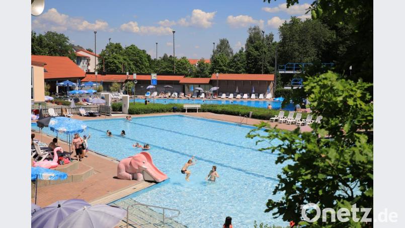 Im Freibadzentrum Erbendorf hat die Badesaison gestartet. Bild: njn