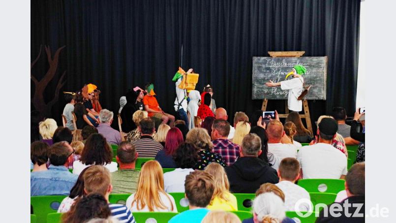 &quot;Wenn die Ziege schwimmen lernt&quot; hieß das Theaterstück der 1. und 3. Klassen. Bild: müb