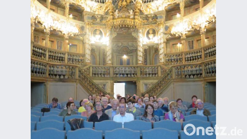 Sehr beeindruckt sind die Mitglieder des Bayerischen Lehrer- und Lehrerinnenverbandes, Kreisverband Kemnath, von der gelungenen Restaurierung des prächtigen Markgräflichen Opernhauses Bayreuth. Bild: jzk