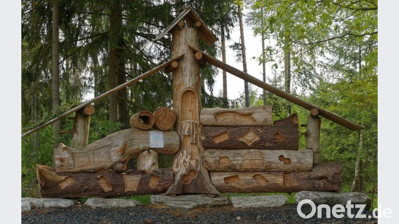 Den Start- und Endpunkt des rund 3,6 Kilometer langen Rundweges markiert ein großzügig angelegtes Insektenhotel, das bereits jetzt nahezu „ausgebucht“ ist. Rund um das Bauwerk brummt und summt es schon gewaltig. Bild: tr