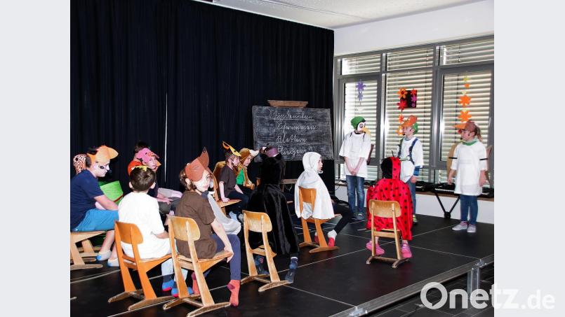 Die Klassen 1 und 3 spielen Theater. Bild: müb