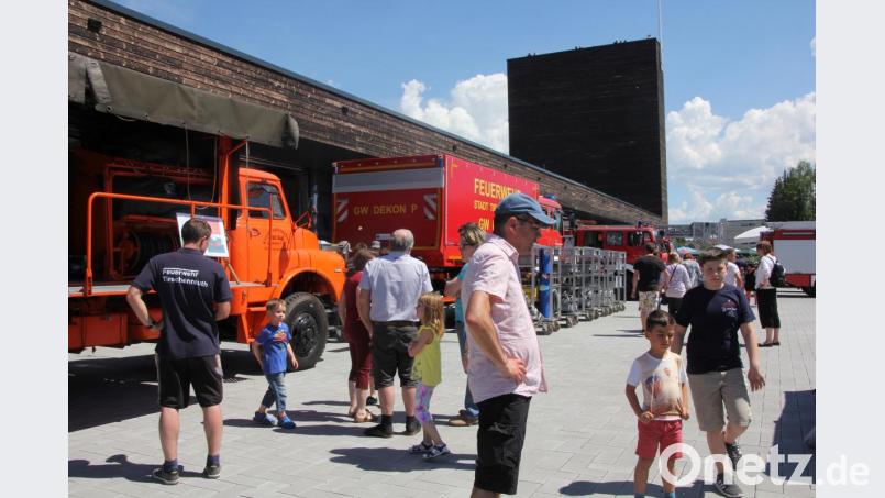 Die Fahrzeuge und Gerätschaften konnten aus der Nähe betrachtet werden. Bild: kro
