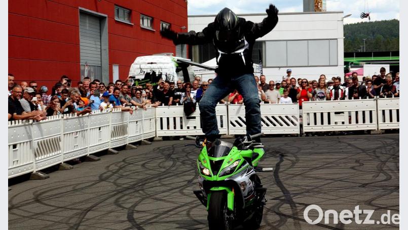 Stuntrider Chris Rid zeigt actiongeladene Kunststücke. Bild: R. Kreuzer