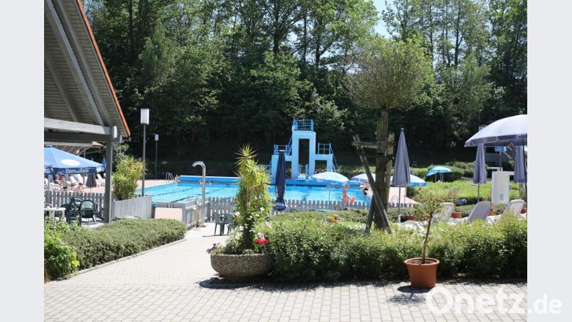 Im Freibadzentrum Erbendorf hat die Badesaison gestartet. Bild: njn