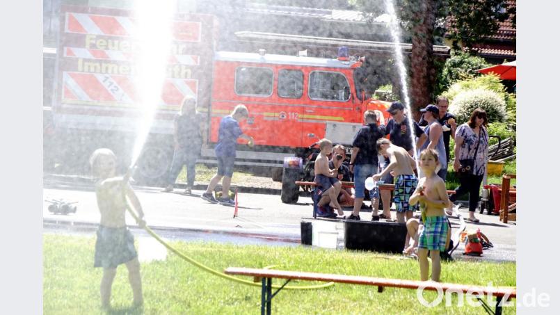 Wasserist bei den Kindern zur Abkühlung begehrt. Bild: bkr