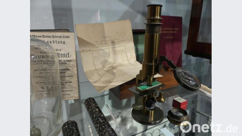 Bestens erhalten ist ein französisches Mikroskop mit Zubehör aus der Mitte des 19. Jahrhunderts. Bild: rn