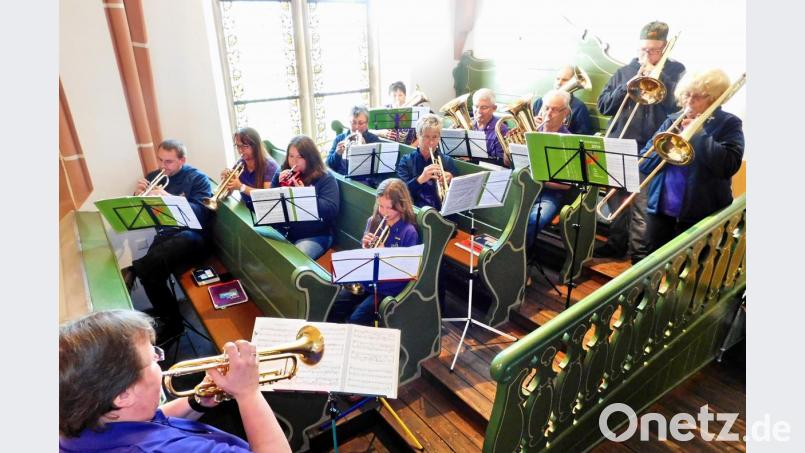 Der evangelische Posaunenchor Wirbenz, Kemnath und Immenreuth (Bild) gestaltet den Festgottesdienst zu seinem 20-jährigen Bestehen selbst musikalisch. Bild: hai