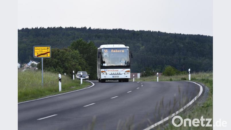 Öffentlicher Personennahverkehr (ÖPNV) auf dem flachen Land. Die lokalpolitische Wunschliste ist lang, die Realität ernüchternd. Bild: Petra Hartl