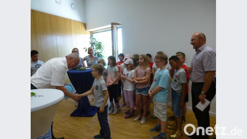 Hände schüttelt Bürgermeister Ludwig Biller am Dienstag jede Menge. Die Glückwünsche zu seinem 60. Geburtstag wollen nicht abreißen. Bild: bk