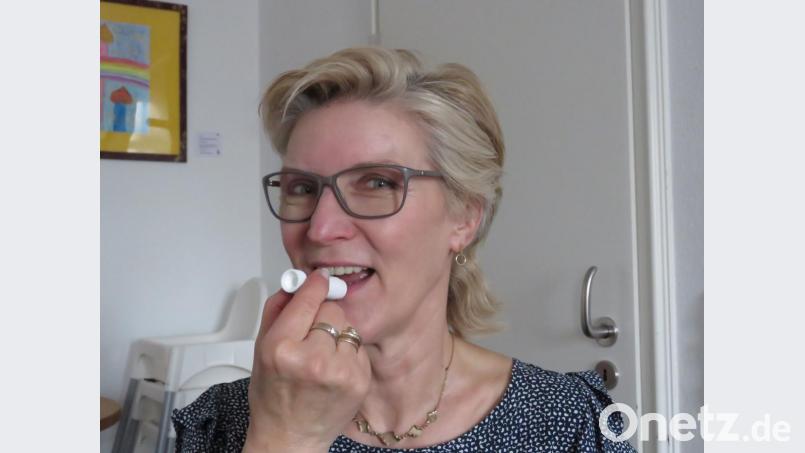 Mit etwas Übung gelingt sogar der eigene Lippenbalsam. Selbst gemachter Lippenbalsam sei bestens geeignet bei trockenen Lippen. Bild: ubb