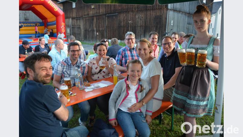 Eine gute Stimmung herrschte an beiden Tagen beim Dorffest in Groschlattengrün. Bild: jr