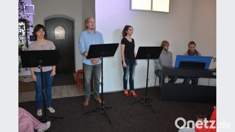 Die „Daubner-Family“ mit (von links) Julia Daubner, Jakob Reinke, Jans Daubner, Stefan Daubner und Nina Reinke brachte in Großbüchlberg Musical-Hits und Filmmusik zu Gehör. Bild: jr