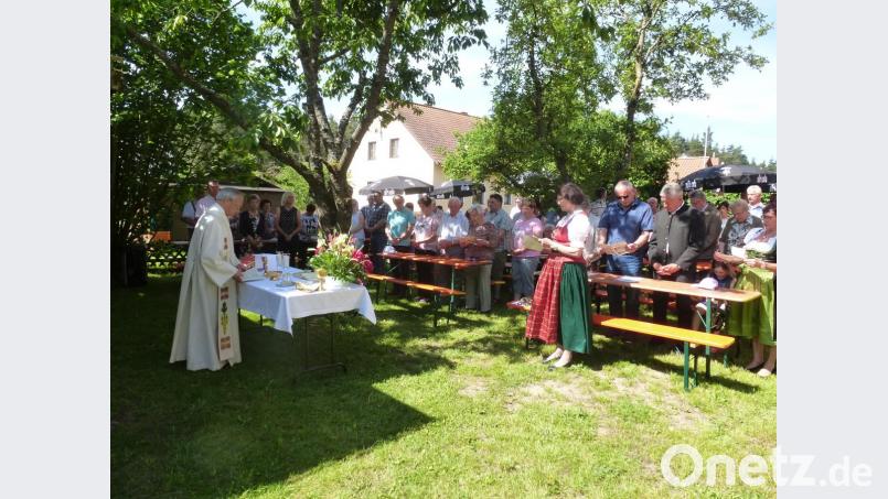 Mit einem Gottesdienst im Freien beginnt der Dürnaster Dorffest-Tag. Bild: bk