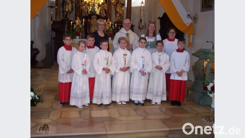 Großer Tag für die Expositurgemeinde Pertolzhofen: Fünf Kinder feierten Erstkommunion. Bild: exb