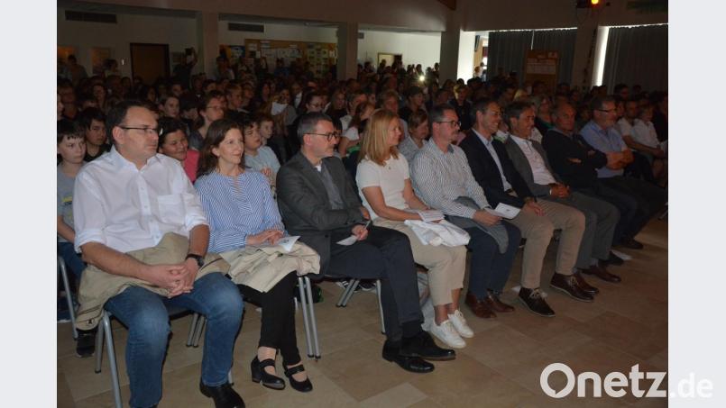 Voll besetzt war die Aula zur Premiere des Theaterstück „Nora Nackendick“. Bild: jr