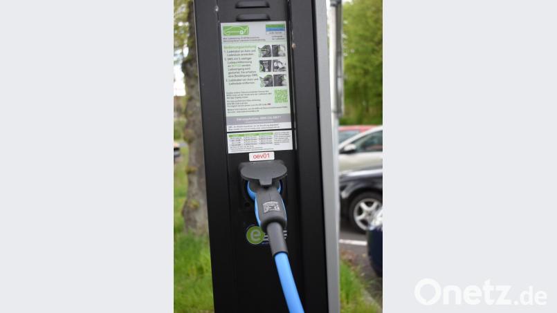 Wie das Aufladen funktioniert, ist an der jeweiligen E-Ladesäule beschrieben. Bild: lue