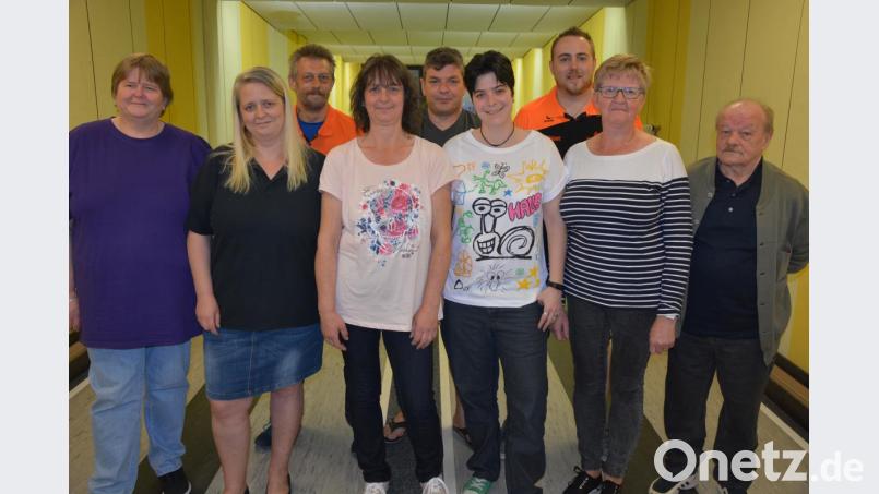 Mit dieser neu gewählten Vorstandschaft geht der KC 1971 Mitterteich in die kommenden zwei Jahre. Mit dabei sind (von links) Dagmar Skrobatz, Marion Kreiner, Thorsten Hawel, Vorsitzende Claudia Preisinger, Torsten Kühn, Nina Beer, Andreas Skrobatz, Ingrid Müller und Manfred Haberkorn. Bild: jr