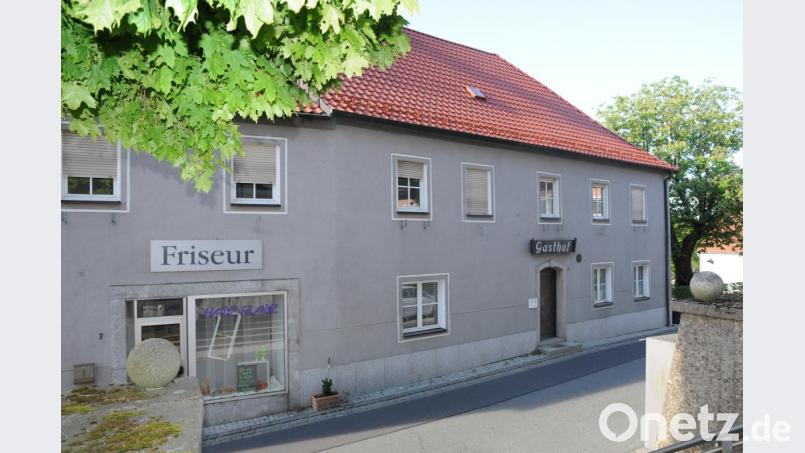 Die Gaststätte und der Pensionsbetrieb werden zu einer ambulanten Wohngemeinschaft und Tagespflege umgebaut. Bild: bey
