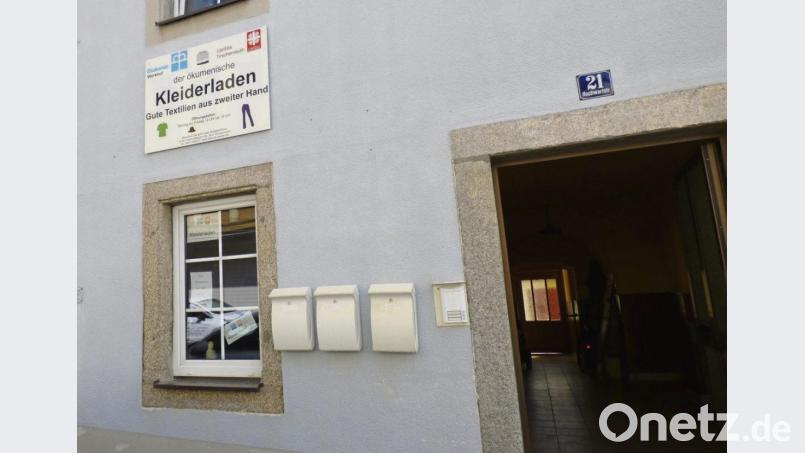 Nur noch bis 30. Juni gibt es den Kleiderladen in der Hochwartstraße. Danach findet sich das Angebot im „Sozialkaufhaus“ an der Franz-Heldmann-Straße. Zum Umzug gibt es eine Sonderaktion. Bild: exb