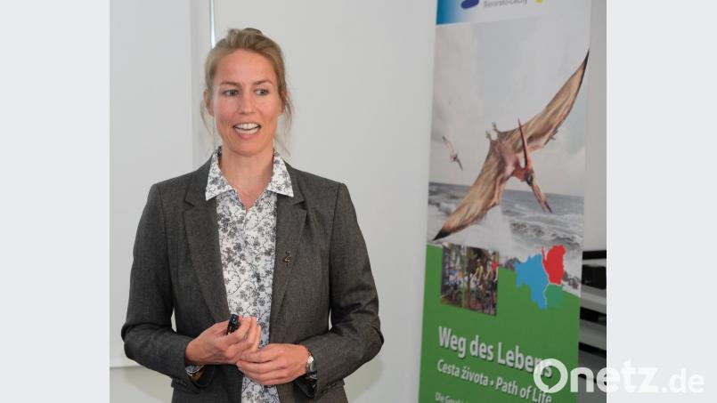 Miriam Hansbauer bei ihrem Vortrag über den &quot;Vogel des Glücks&quot;. Bild: do