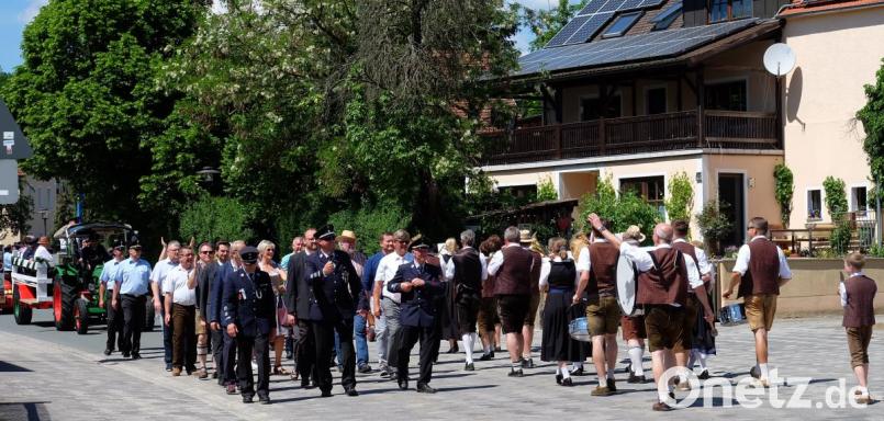 Fast 2000 Teilnehmer zählte der Festzug, der sich durch ganz Etzenricht auf eine Länge von insgesamt vier Kilometern schlängelte. Bild: wlr