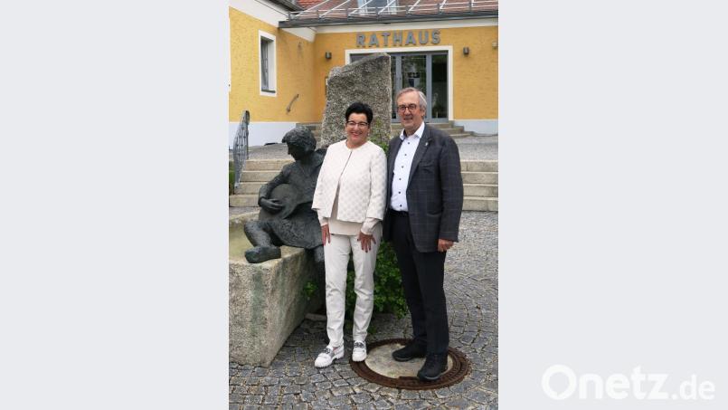 Zwei, die sich verstehen: SPD-Fraktionsvorsitzende Birgit Fruth und Ursensollens Bürgermeister Franz Mädler (Freie Wähler). Bild: exb