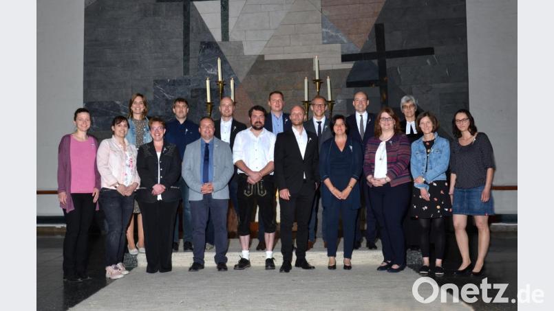 Die silbernen Konfirmanden mit Pfarrerin Ulrike Häberlein. Bild: Foto Neuber